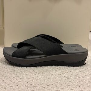 CLOUDSTEPPERS by Clarks Sandal/Slide size 9